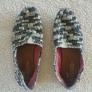 Toms women's Classic Alpargatas One for One print